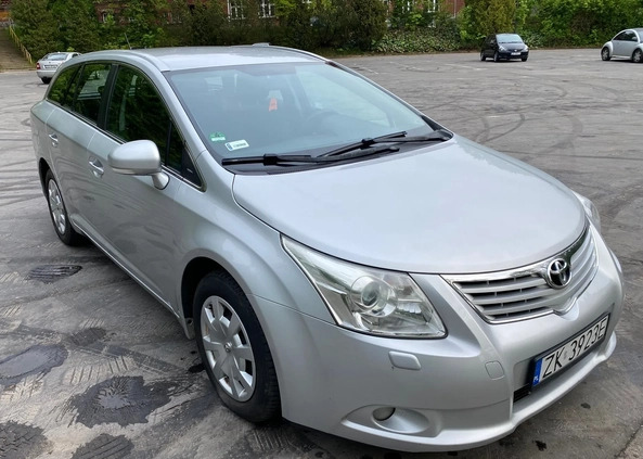 Toyota Avensis cena 27500 przebieg: 210000, rok produkcji 2011 z Koszalin małe 106